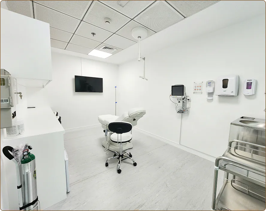 Vinci Hair Clinic Dubai clinical room with medical equipment